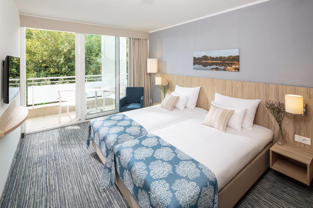 Valamar Isabella Island Resort Пореч Екстериор снимка